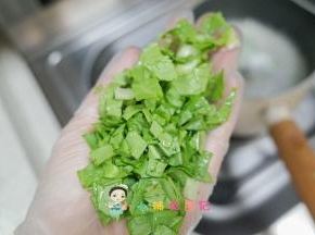 最后加入青菜叶