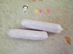 准备两根香肠，我是冷冻的先解冻