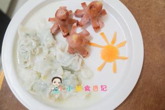 我煮了一些饺子，做了一个胡萝卜的太阳，她吃的可开心啦
