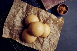 冷水上锅蒸，大火烧开后，转中小火蒸13分钟左右（具体时间视馒头胚大小而定）