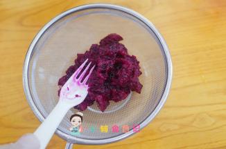 火龙果切丁用筛子过筛