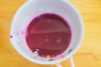 准备好100g火龙果汁+100g白开水