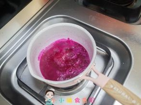 慢慢搅拌至融化