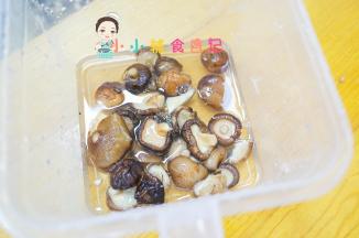 香菇泡开备用