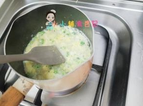 等水重新开后用铲子搅拌一下最后淋一点油即可