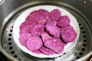 上锅大火蒸熟。