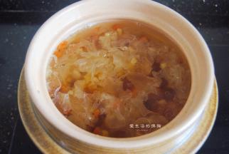 大约40分钟，就煮好了，可以不用开盖，继续焖20分钟，口感更加滑润哦~