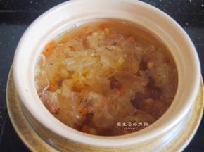 大约40分钟，就煮好了，可以不用开盖，继续焖20分钟，口感更加滑润哦~