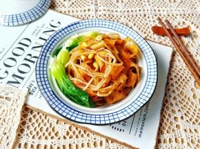 拉面劲道，豆芽爽脆！
