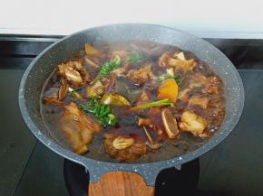 煮开用中小火到肉烂。