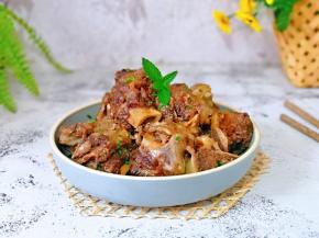 盛出装盘，撒上葱花。