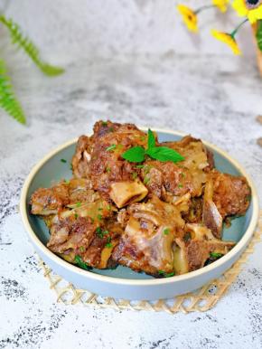 俗话说吃肉比不上啃骨头，超级好吃，小时候的味道。