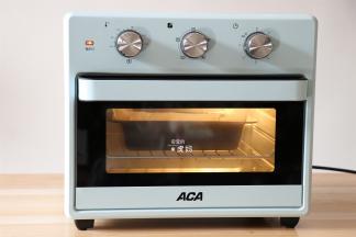 放入预热好的烤箱中层，160度12分钟；