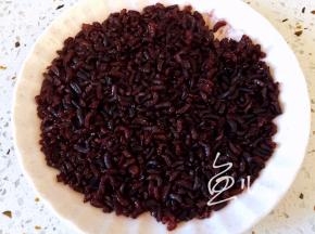蒸熟晾凉，取50克备用