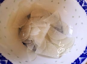 将糖醋汁倒出