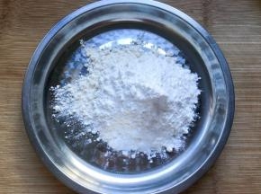 玉米淀粉和中筋面粉混合均匀