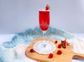 一杯颜色美美的莓果蜂蜜气泡饮完成啦