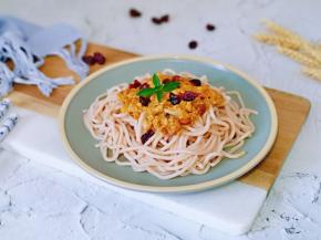 酸中带咸，口感非常独特，好吃极了。