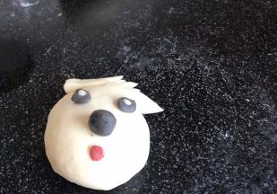 用红面做出嘴巴，即可