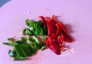 青红椒切块