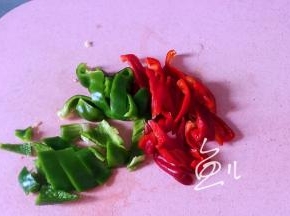 青红椒切块