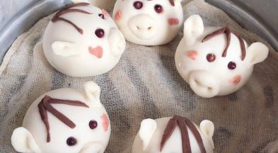 放入蒸格中，冷水上锅蒸，上汽后蒸10分钟