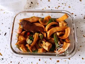 当时食用或者装入塑料盒，冰箱保存，3-5天内食用完