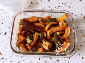 当时食用或者装入塑料盒，冰箱保存，3-5天内食用完