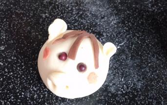 用可可面团做三毛的毛发