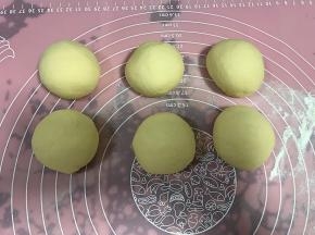 分割成6个小面团揉圆松弛10分钟