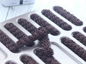 8、出炉放凉再脱模即可。