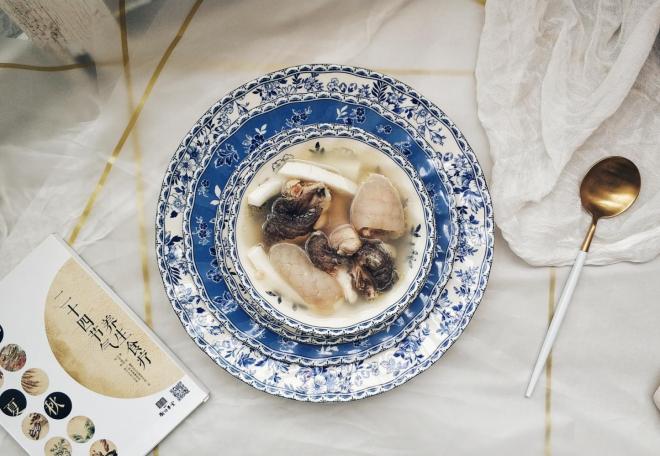 鳄鱼肉椰子鸡汤