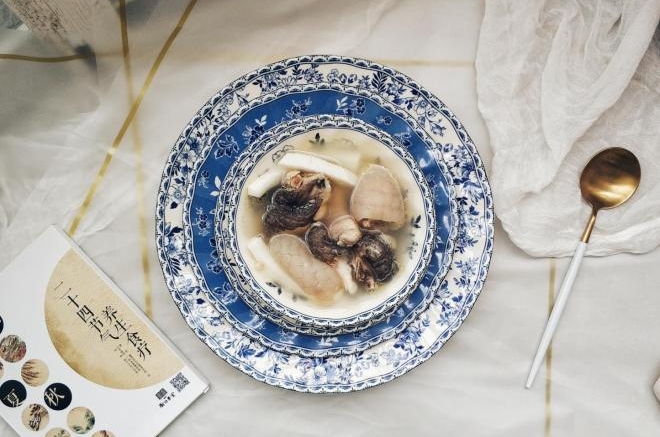 鳄鱼肉椰子鸡汤