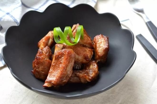 【食谱】教你做香烤黑胡椒排骨，馋到流口水