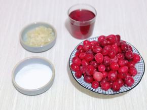 准备食材，新鲜的美国蔓越莓清洗干净，蔓越莓果汁我是买的。