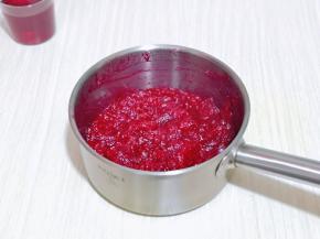 熬制粘稠，果酱状即可关火。(切记全程小火)