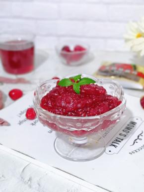 吃的时候最好用小勺盛出来，之后把剩下的果酱密封好，立即放入冰箱冷藏。