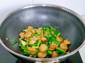 快手翻炒均匀，关火出锅。