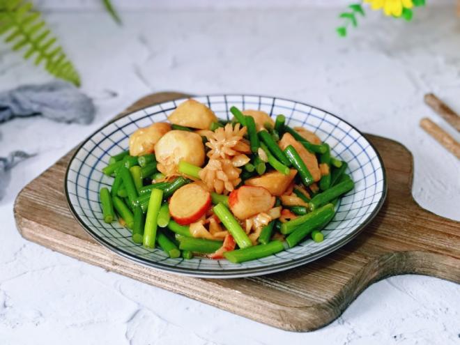 海鲜丸子炒蒜薹