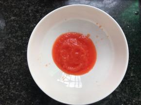 一半的木瓜打成木瓜泥，取60克木瓜泥