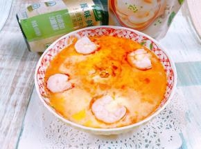小宝一会儿就吃完了一碗