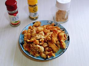 准备好椒盐的调味料。