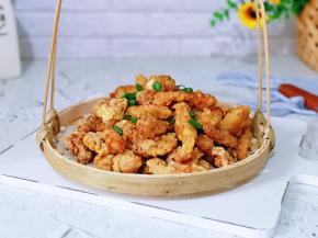 盛出撒上葱花。