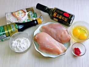 准备食材，鸡蛋磕碗里。