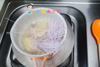 锅里加入一包龙须面/蝴蝶面等等都可以