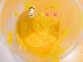 打成这样细腻的泥，牛奶可以根据自己的喜欢增减