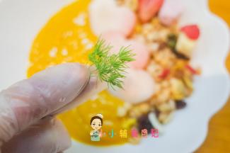 最后放上薄荷叶、水果等装饰即可