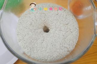 发酵至两倍大，手指戳一个洞不回弹不塌陷就可以