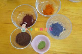 将果蔬粉放在碗里