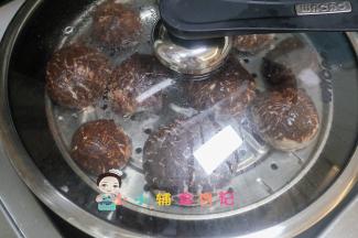 发酵至1.5-2倍大放入锅里蒸20分钟焖5分钟即可